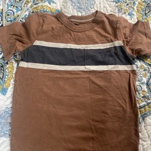 Carters little boy T-Shirt with pocket size 5 EUC
